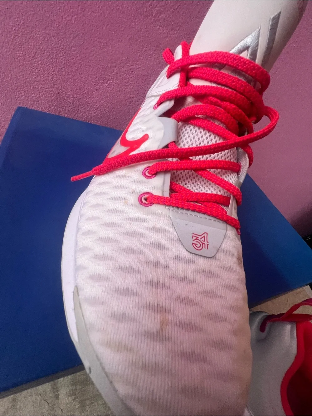 Nike Giannis Immortality 3 White Pink Basketball Shoes Men’s Size 10